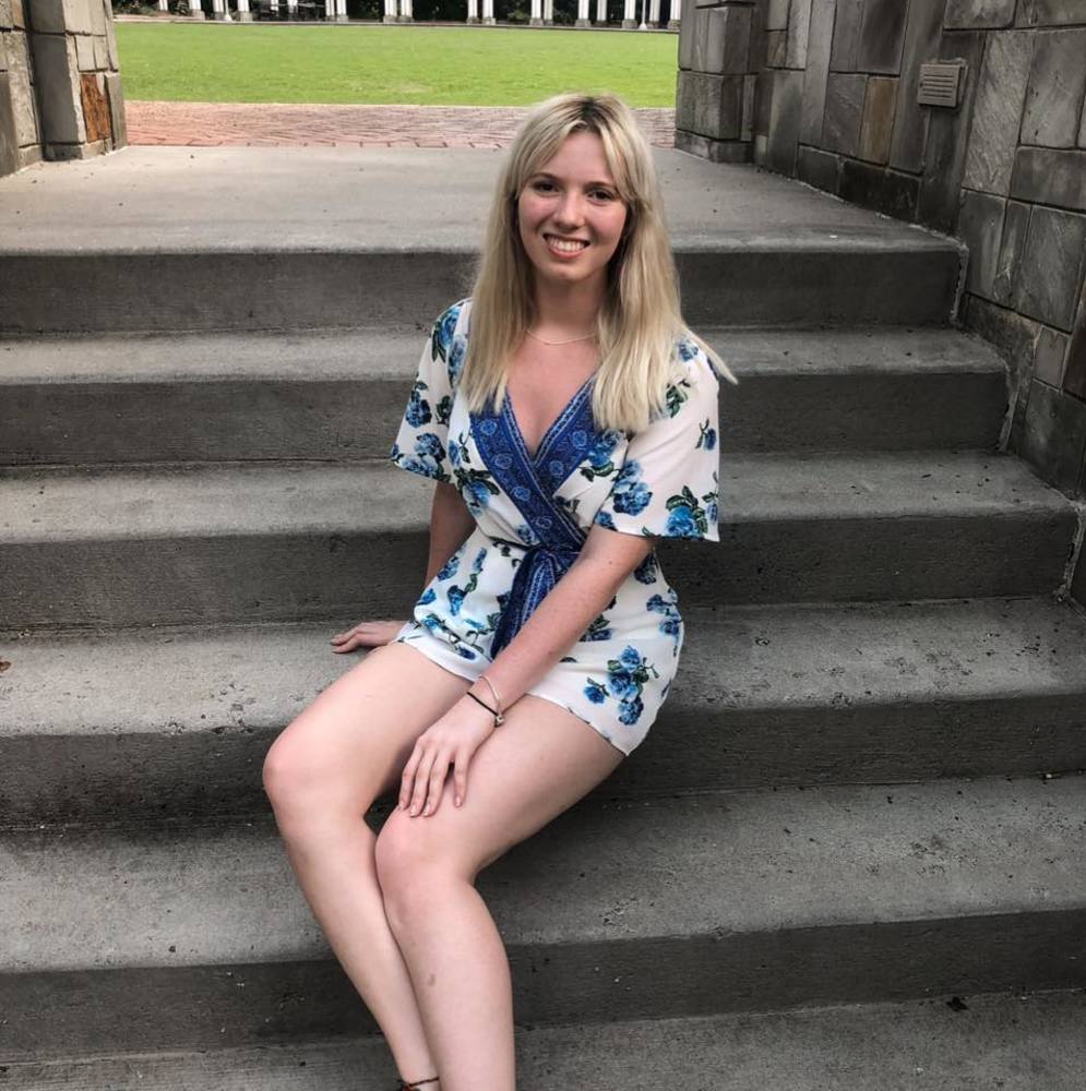 Meet your Posher, Laura